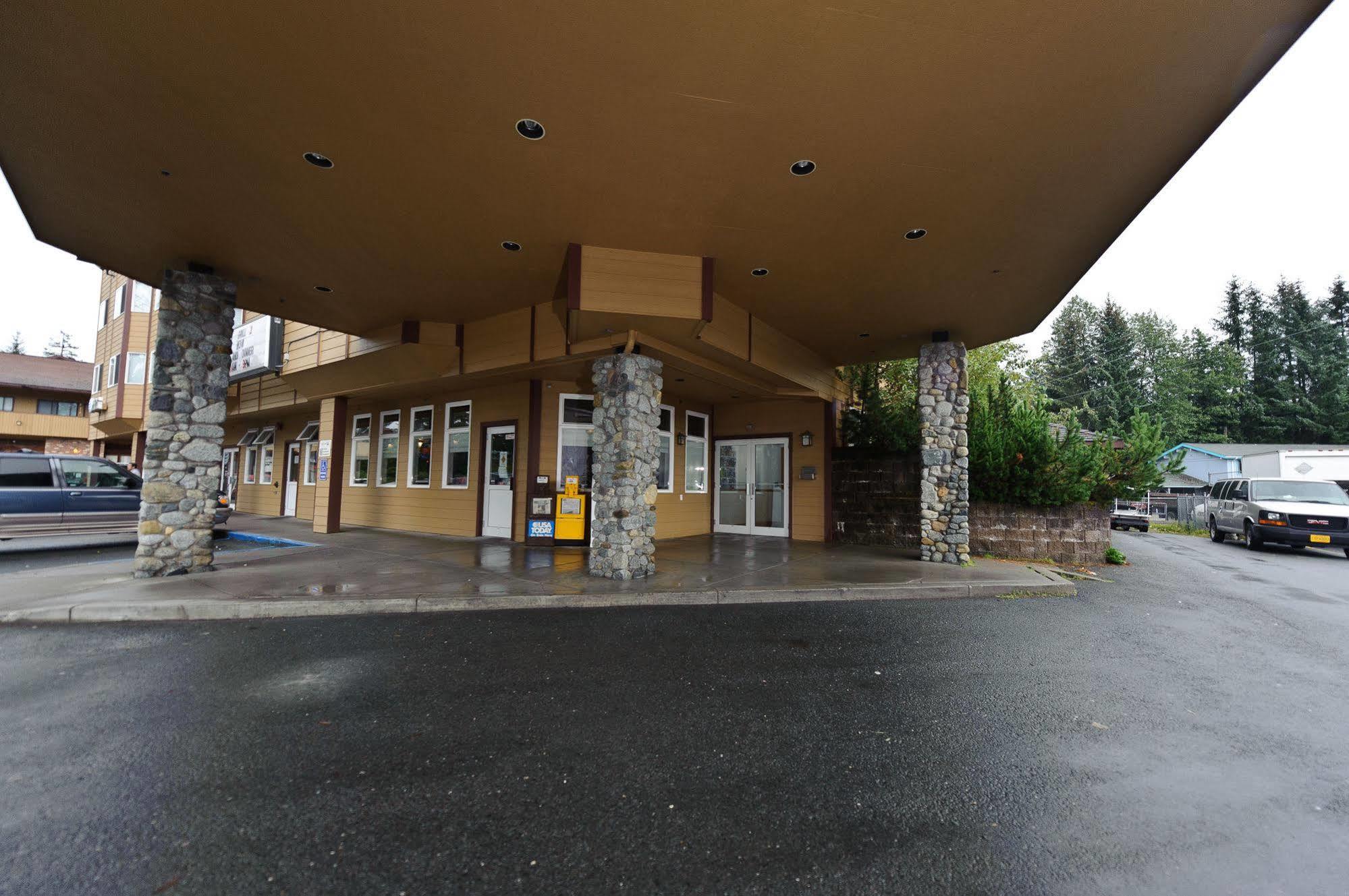 Frontier Suites Hotel In Juneau Exteriör bild
