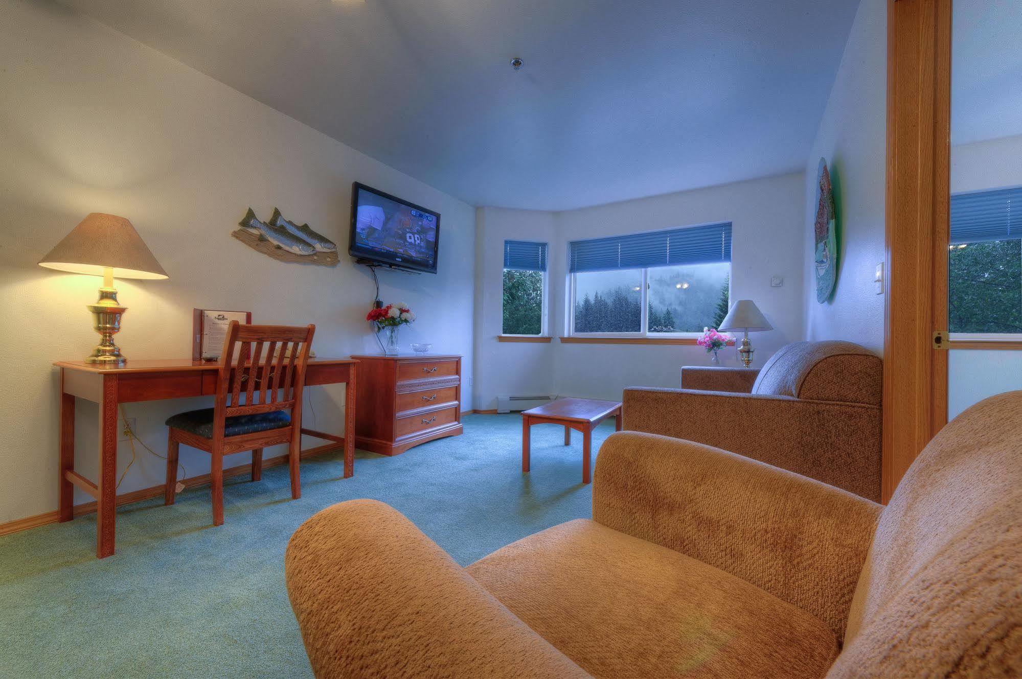 Frontier Suites Hotel In Juneau Exteriör bild