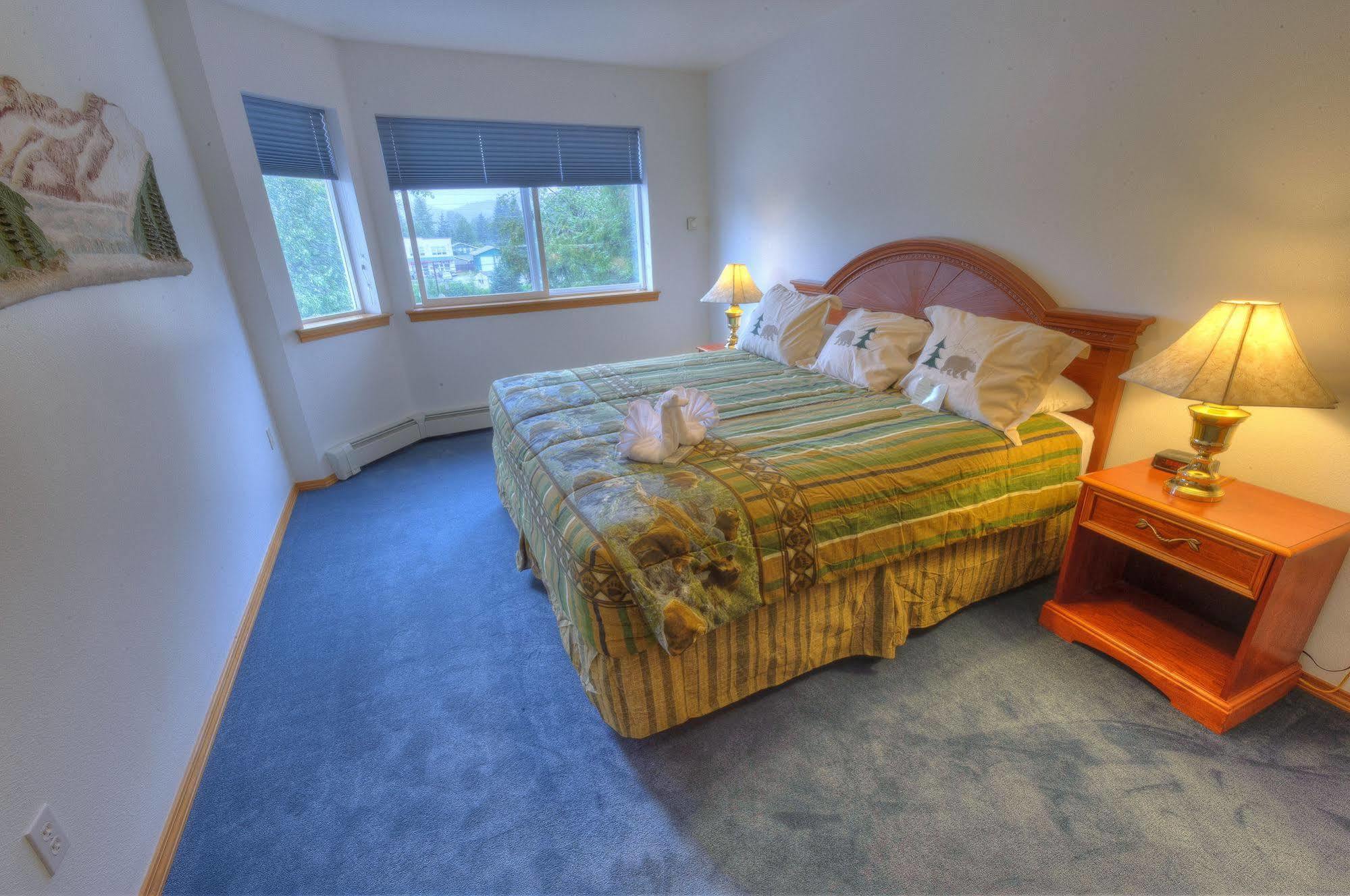 Frontier Suites Hotel In Juneau Exteriör bild